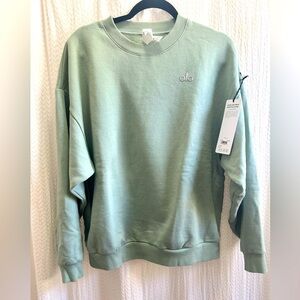 ⭐️ NWT - Alo Accolade Crew Neck Pullover